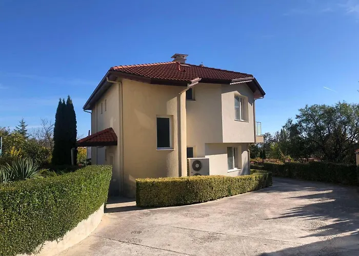 Complex Pika Golden Sands